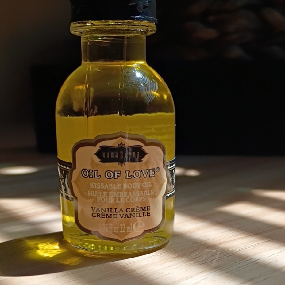 Oil of Love Vanilla Crème Kissable Body Oil - Yellow
